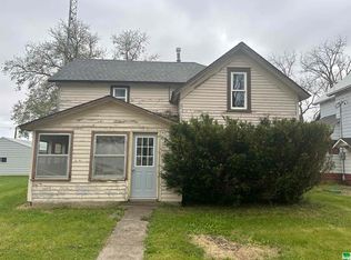 105 3rd Ave, Webb, IA 51366