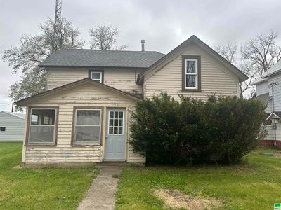 105 3rd Ave, Webb, IA, 51366