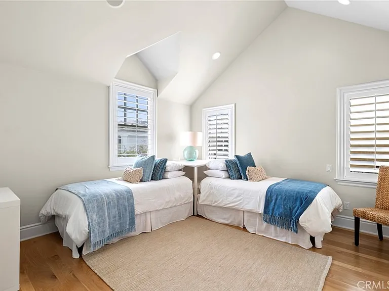 1550 E Oceanfront — Photo 24