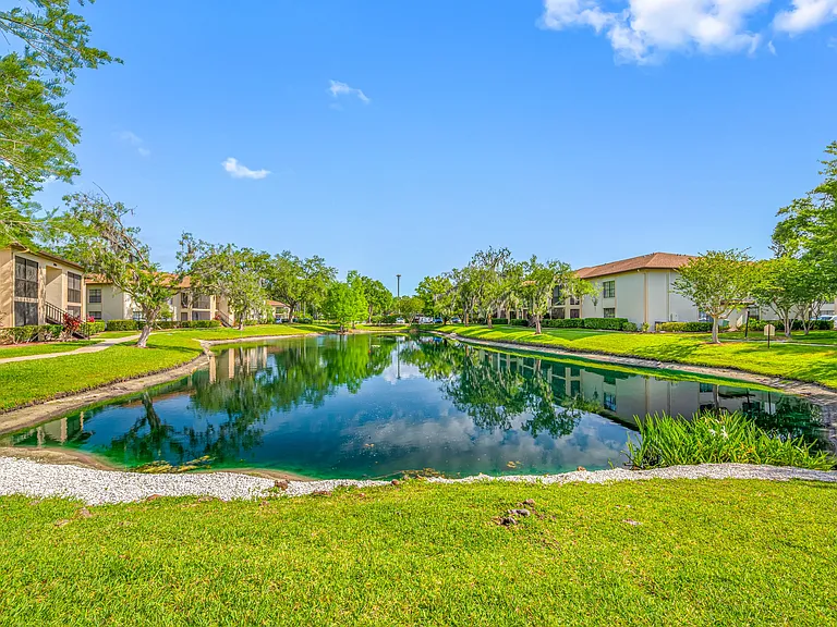 3301 Crystal Ct #D — Photo 38