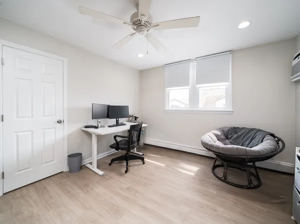 213 Roosevelt Street image 15 of 24