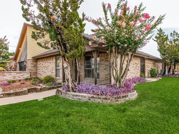 300 Mountain View Ct, Bedford, TX 76021