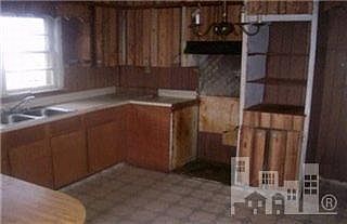 4th image of 104 E Chasten Street