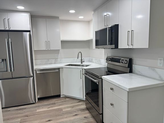 3rd image of 6110 Calle Mariselda Unit 102