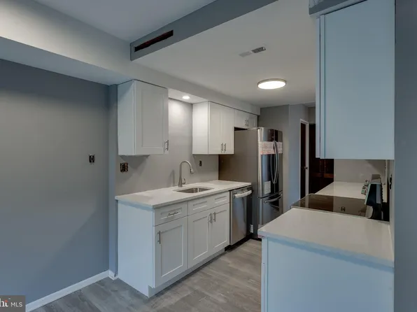 128 Briar Ct, Marlton, NJ 08053