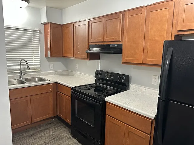 665 Marsh Ave — Photo 5