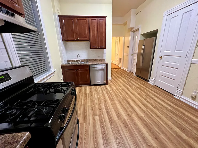 2133 N Sheffield Ave #1B — Photo 8