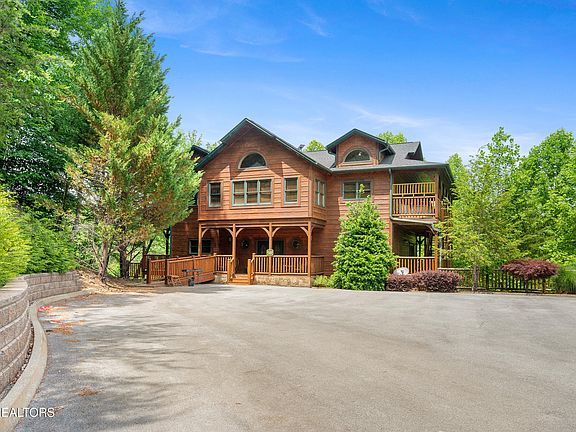 3rd image of 213 Dogwood Point Way
