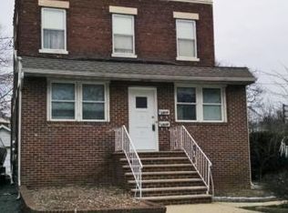 2038 Hoefleys Ln, Fort Lee, NJ 07024