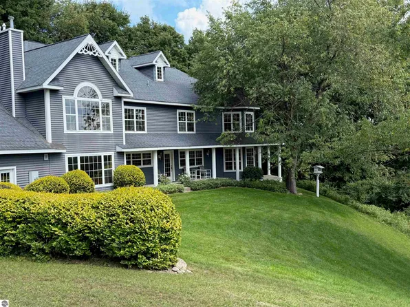 8401 S Sullivan Rd, Cedar, MI 49621