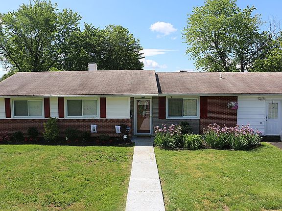 2nd image of 4915 Upland Dr