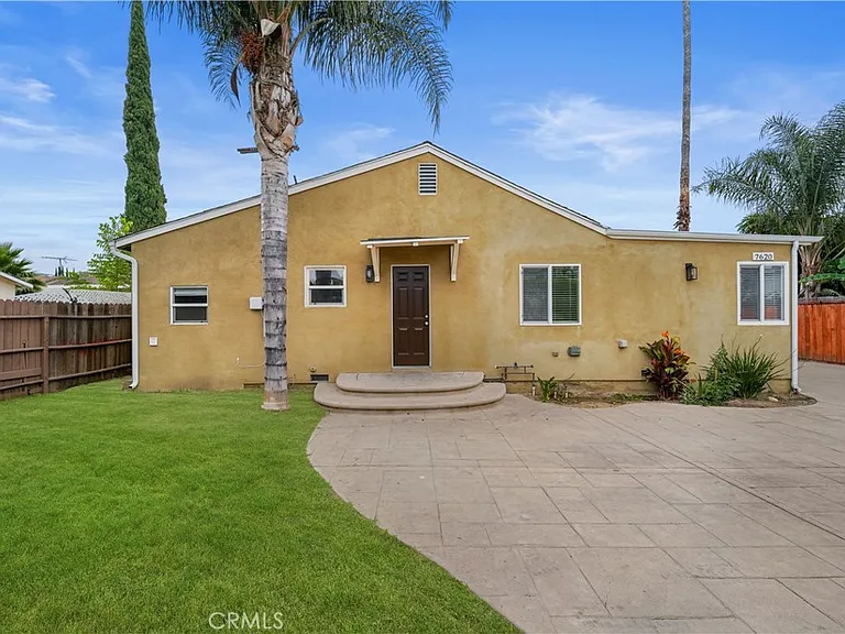 7620 Variel Ave — Photo 6