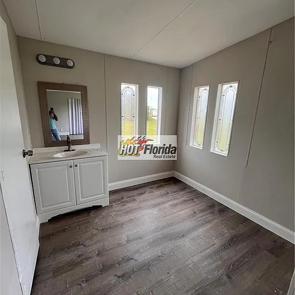 1732 W Holiday Dr — Photo 17