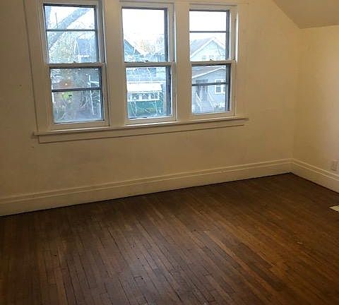 4th image of 20 Copsewood Ave #2