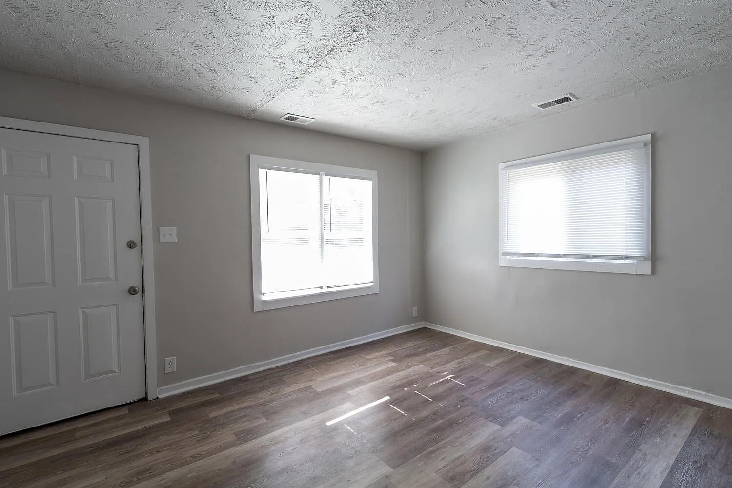 2 bed, 1.0 bath, 640 sqft, $975 — Photo 3