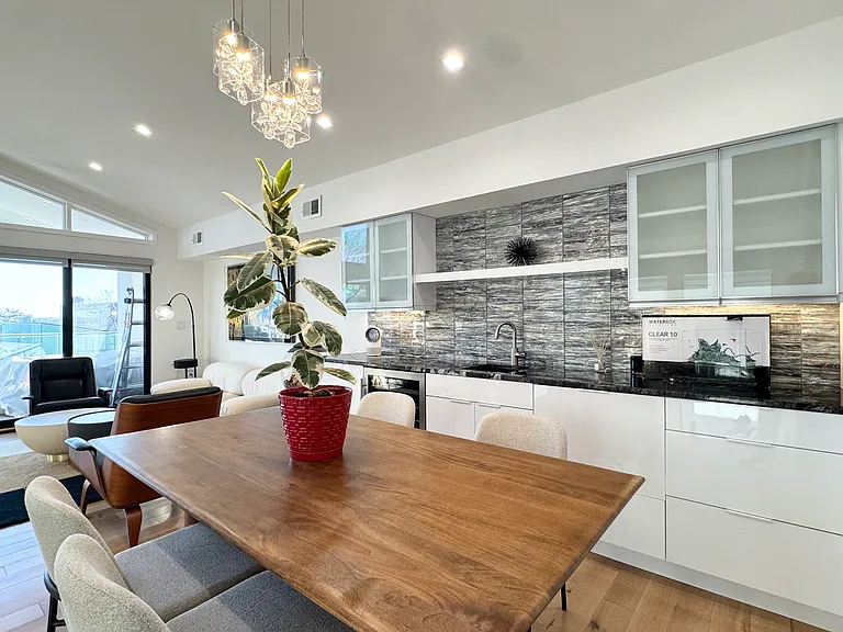 4732 Mercier St — Photo 39