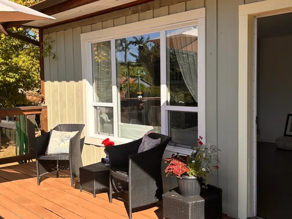 5582 Emerson Rd, Sechelt, BC V7Z 0R8