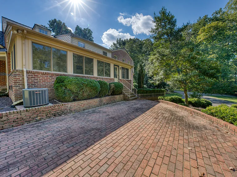 9720 Burnett Dr — Photo 52