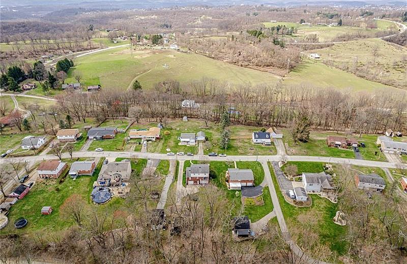 433 Hillview Dr, New Kensington, PA 15068 Zillow