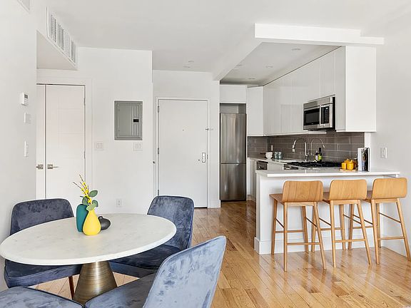 3rd image of 725 Lafayette Ave #3R