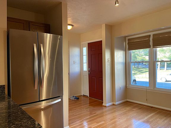 Eat in kitchen with SS appliances