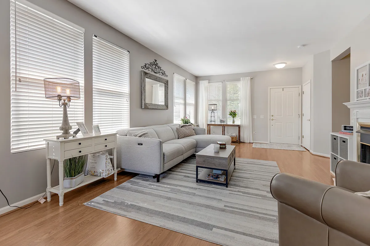 2 bed, 1.5 bath, 1130 sqft, $2,400 — Photo 2