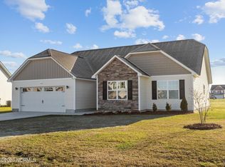 100 Woodwater Dr, Richlands, NC 28574