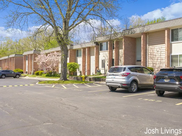 1469 N Saxony Dr SE #8, Grand Rapids, MI 49508