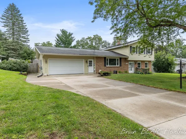7984 Ronson Ave, Jenison, MI 49428