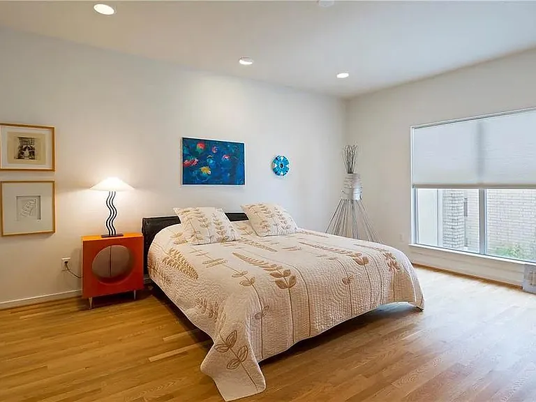4318 Gilbert Ave — Photo 20
