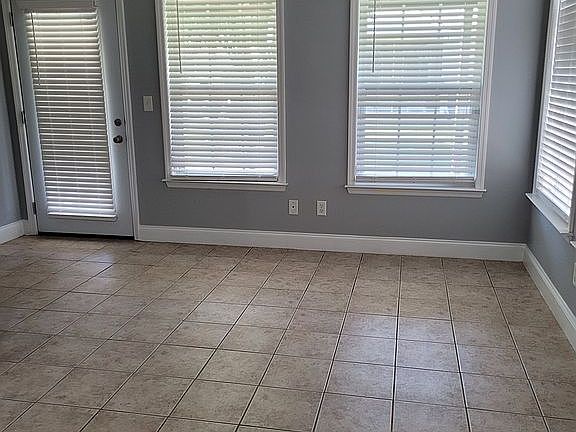 5th image of 902 Applebrook Dr