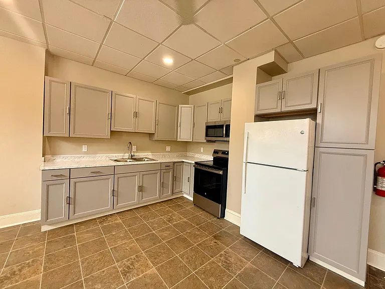326 S Christian St — Photo 4