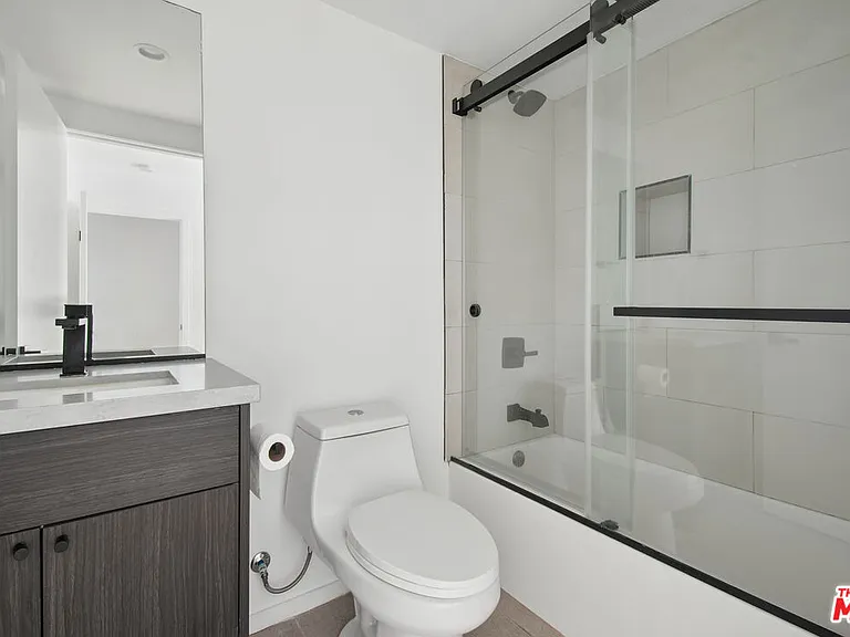 662 N Mariposa Ave #1/2 — Photo 8