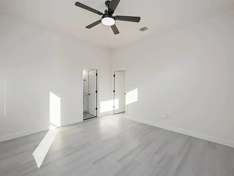 5862 Southington St — Photo 18