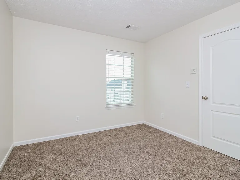 604 Mohawk Cir — Photo 13