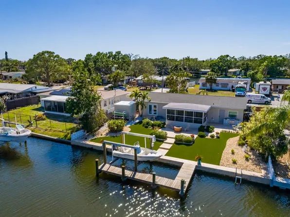 9301 Sun Isle Dr NE, Saint Petersburg, FL 33702