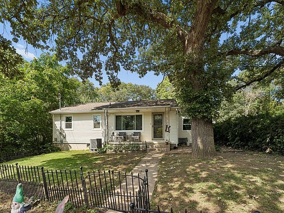 3rd image of 534 Iowa Ave