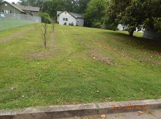 604 Chestnut St, Sweetwater, TN 37874