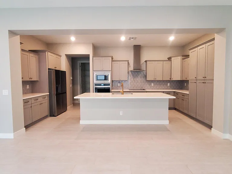 241 E Azalea Dr — Photo 5