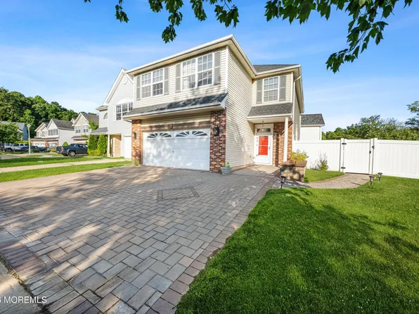 41 Tall Oaks Ct, Old Bridge, NJ 08857