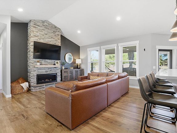 5th image of 17107 E Cataldo Ave