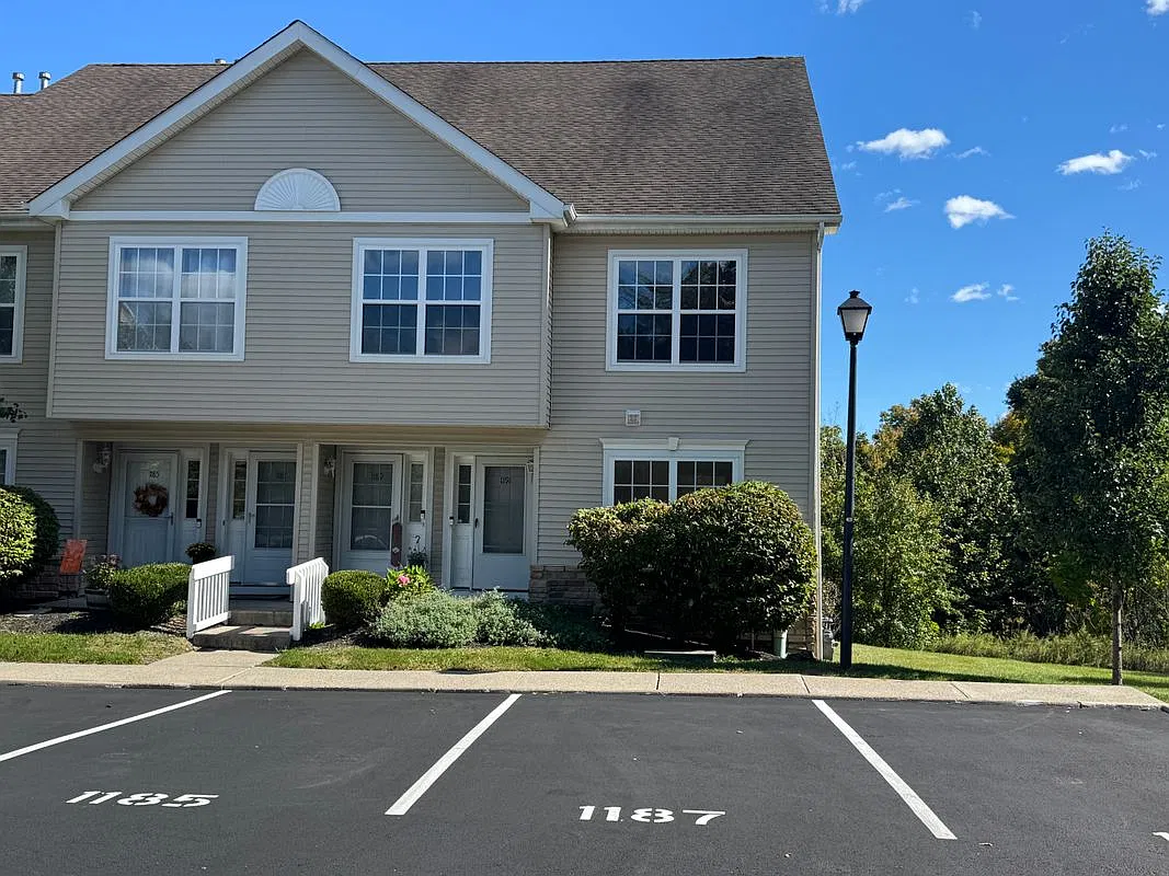 2 bed, 2.0 bath, 1149 sqft, $2,400 — Photo 1