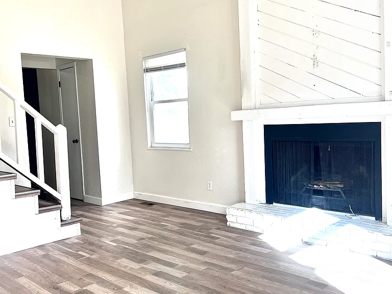 1807 Andrea Dr — Photo 3