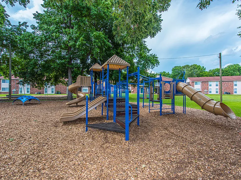 Ashley Oaks — Photo 12