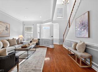 4 Generals Ln, Totowa Boro, NJ 07512