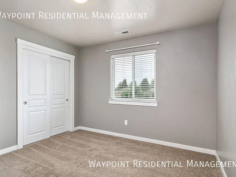 1142 W Parkstone St — Photo 31