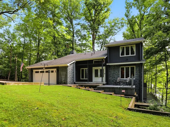 7899 S Timber Cliff Ln, Trafalgar, IN 46181