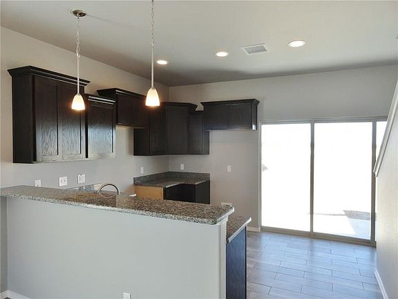 3rd image of 886 Maple Park Ave