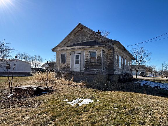 4th image of 307 N Washington St