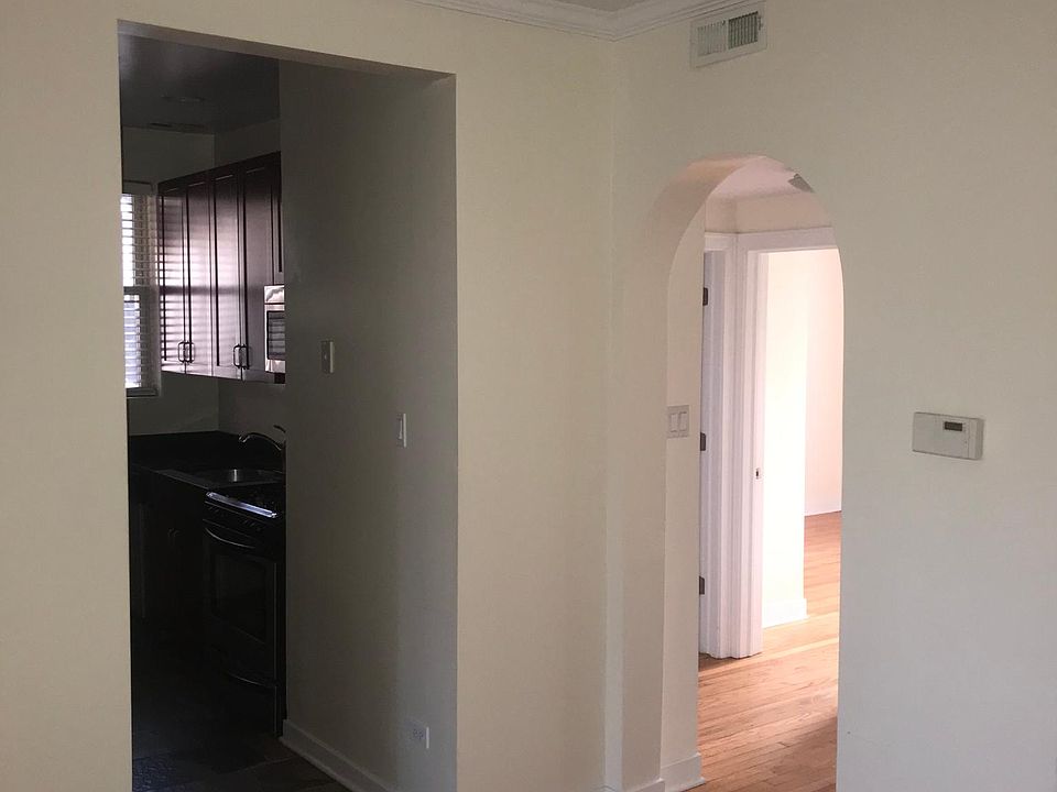 1st image of 7432 N Oakley Ave APT 1B